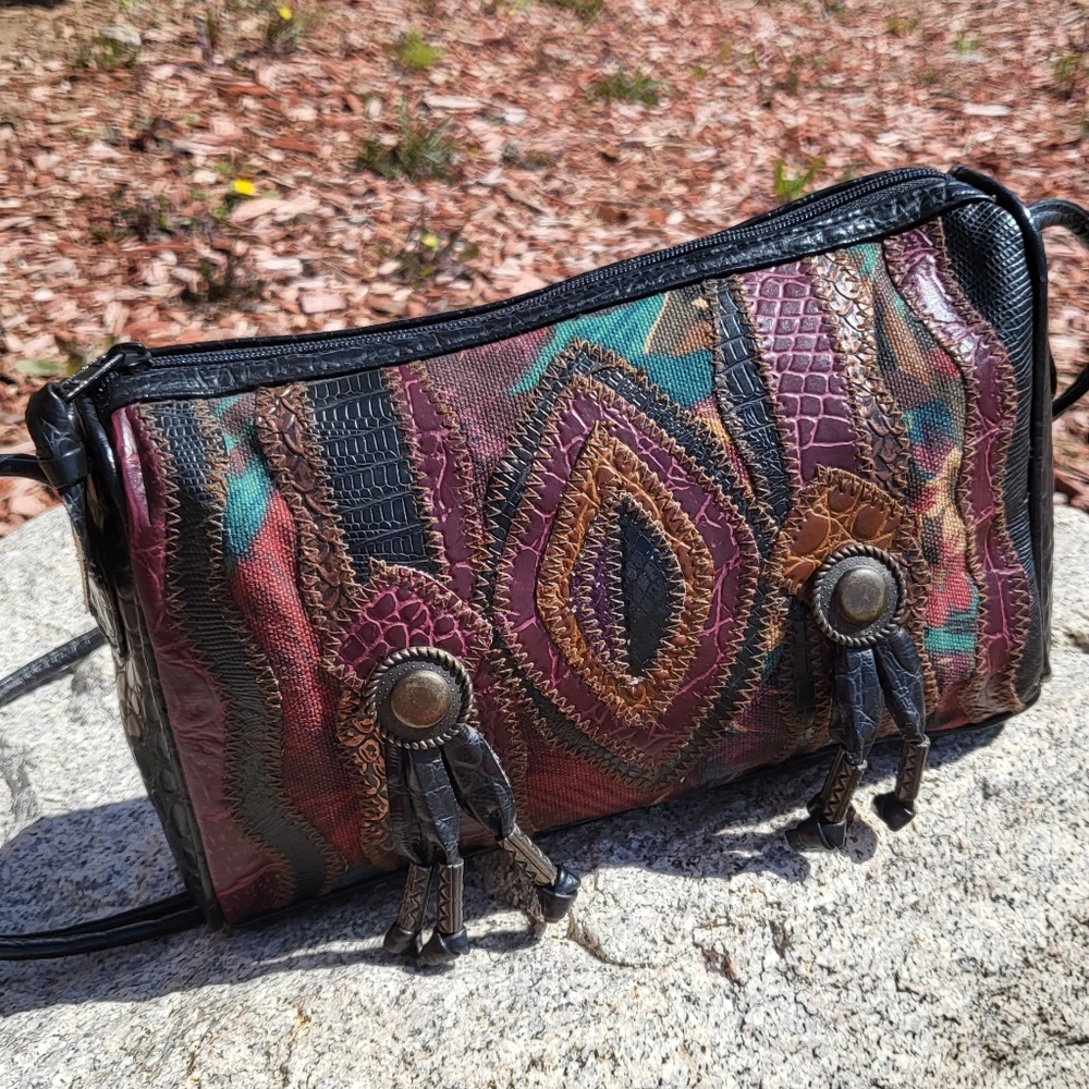 EUC!! VINTAGE!! jR Crossbody bag patch patter black and